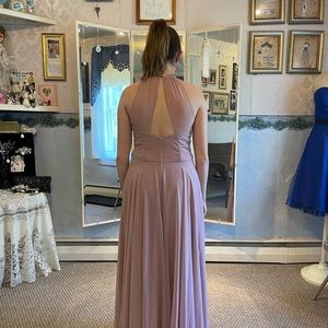 I’m selling a light pink prom dress